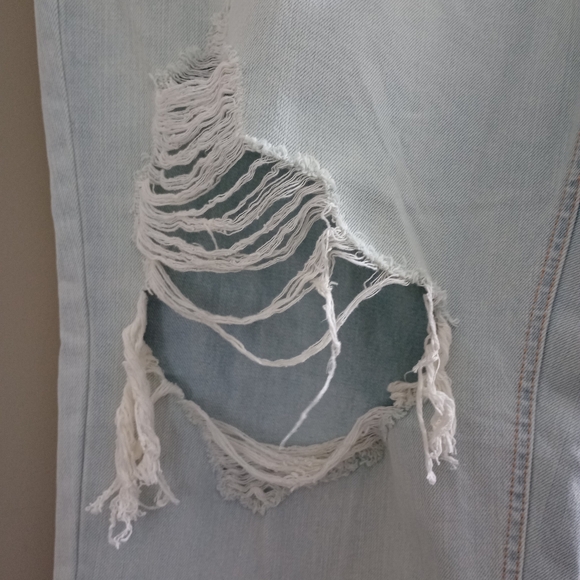 NWT Wild Fable Light Wash Distressed High Rise Relaxed Straight Jeans Size 17 - Picture 5 of 11
